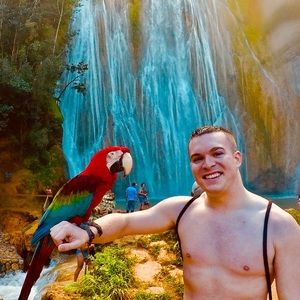 Meet your Posher, Devin